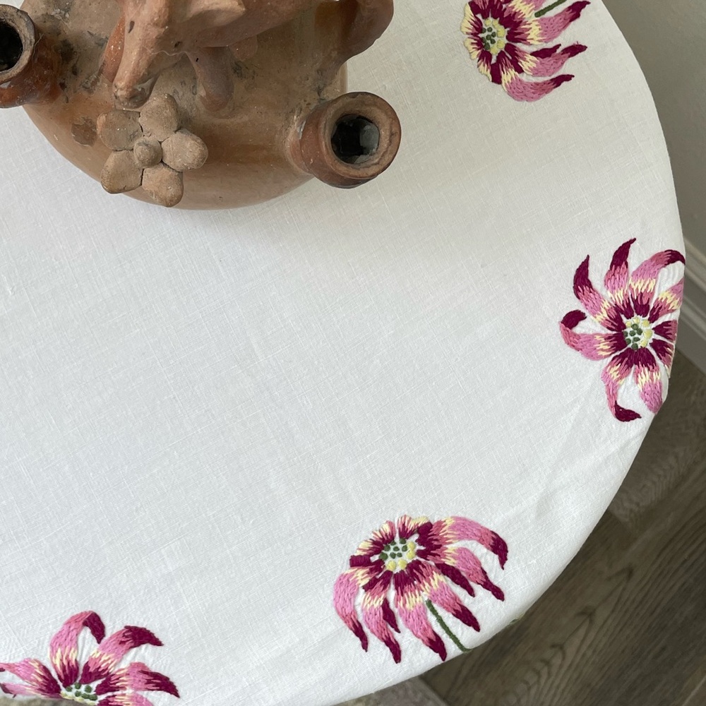 100% French Linen Floral Hand Embroidered Tablecloth White and Pink Clematis - Picture 6 of 10